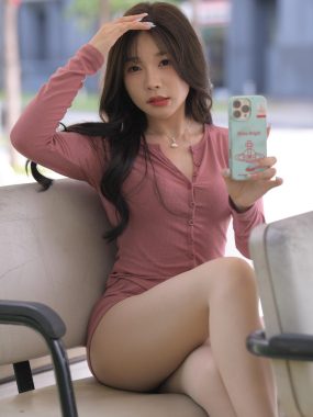 魔镜街拍一始系列 | 芝芝driftaway粉色街拍 | 977P作品集23GB